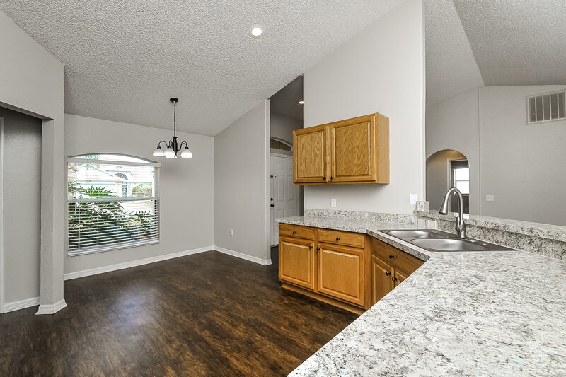 2,220/Mo, 6025 Live Oak Dr Winter Haven, FL 33880 Kitchen View