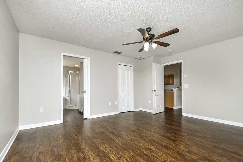 2,220/Mo, 6025 Live Oak Dr Winter Haven, FL 33880 Main Bedroom View
