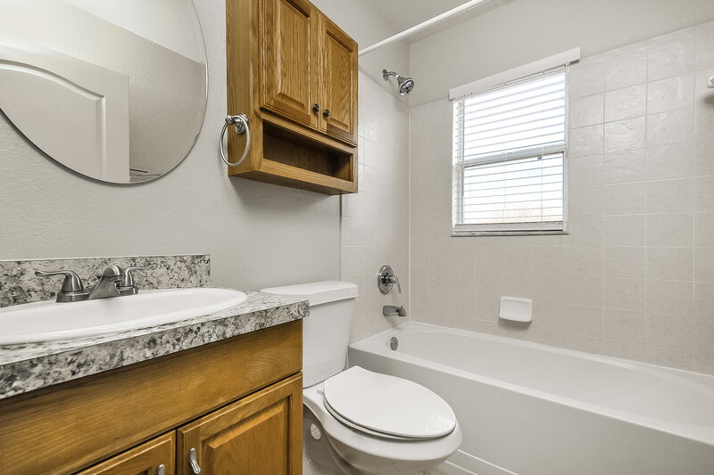 2,220/Mo, 6025 Live Oak Dr Winter Haven, FL 33880 Bathroom View