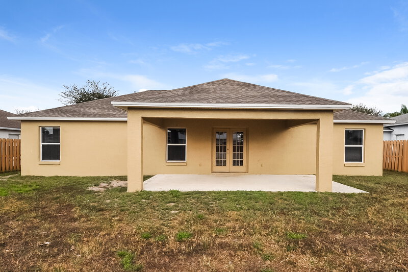 2,220/Mo, 6025 Live Oak Dr Winter Haven, FL 33880 Rear View