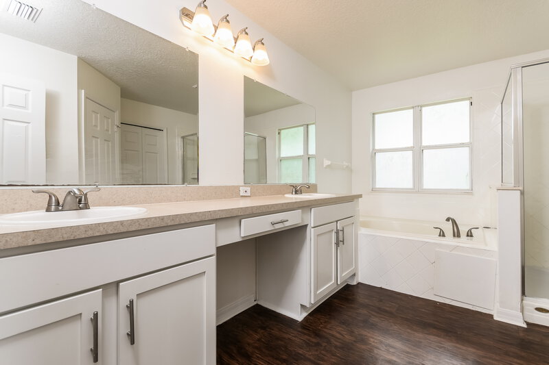 3,530/Mo, 2083 Casaba Cove Avenue Ocoee, FL 34761 Main Bathroom View