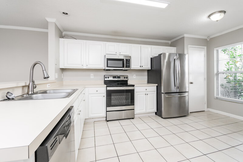 1,885/Mo, 2202 Cypress Knee Loop Kissimmee, FL 34743 Kitchen View