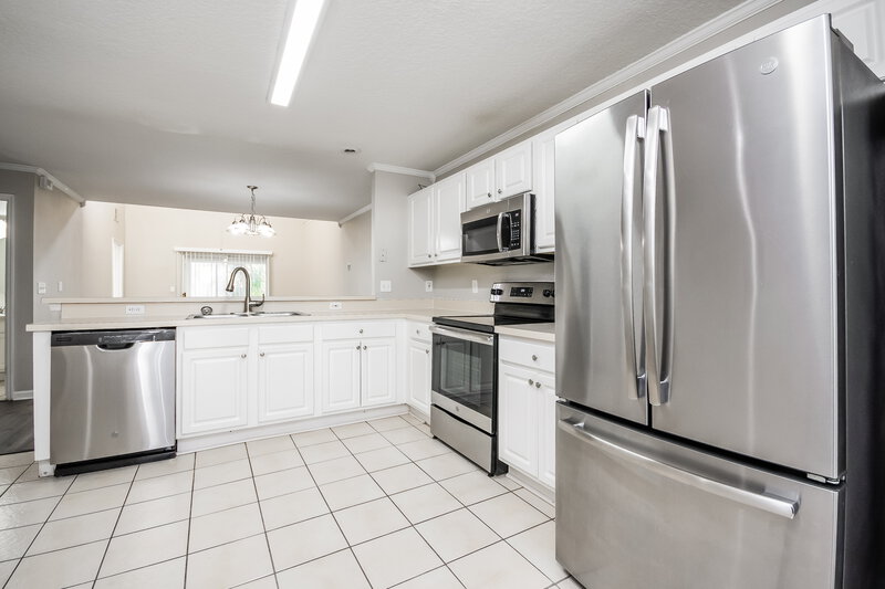 1,885/Mo, 2202 Cypress Knee Loop Kissimmee, FL 34743 Kitchen View 2