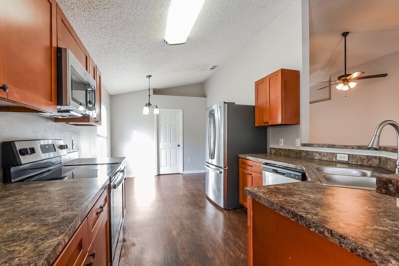 2,340/Mo, 936 Welch Hill Circle Apopka, FL 32712 Kitchen View 2