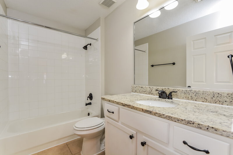 2,460/Mo, 1033 Shale Trail Street Apopka, FL 32703 Bathroom View