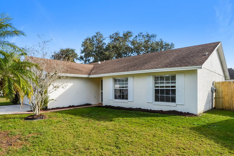 2,295/Mo, 5070 Red Bay Drive Orlando, FL 32829 Front View