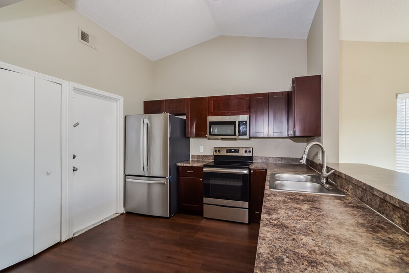 2,295/Mo, 5070 Red Bay Drive Orlando, FL 32829 Kitchen View
