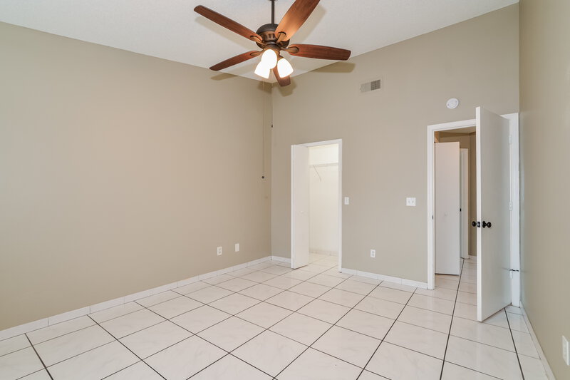 2,295/Mo, 5070 Red Bay Drive Orlando, FL 32829 Main Bedroom View