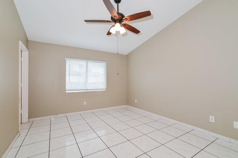 2,295/Mo, 5070 Red Bay Drive Orlando, FL 32829 Main Bedroom View 2