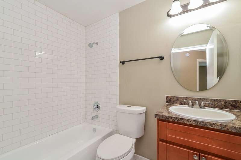 2,295/Mo, 5070 Red Bay Drive Orlando, FL 32829 Bathroom View
