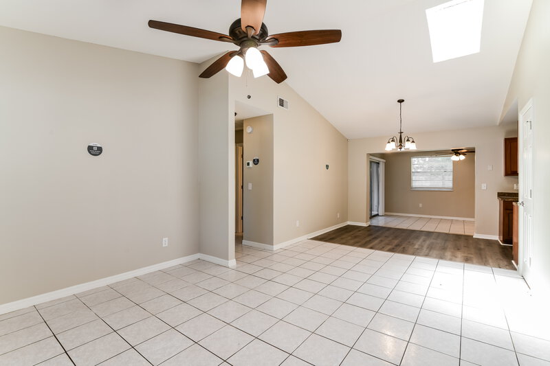 2,225/Mo, 724 Iowa Woods Cir E Orlando, FL 32824 Living Room View
