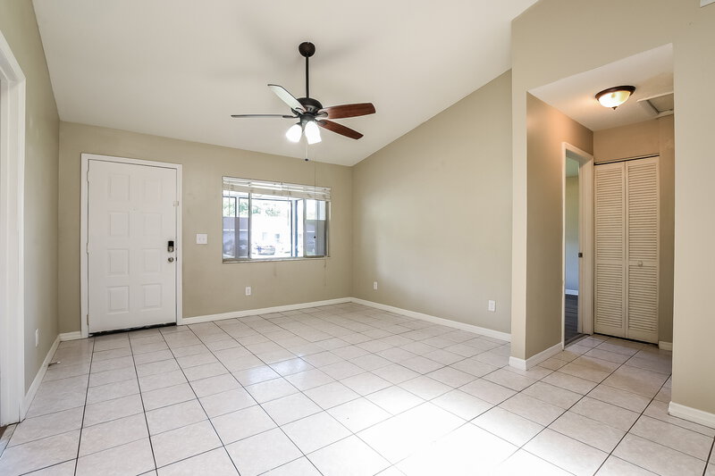 2,210/Mo, 724 Iowa Woods Cir E Orlando, FL 32824 Living Room View