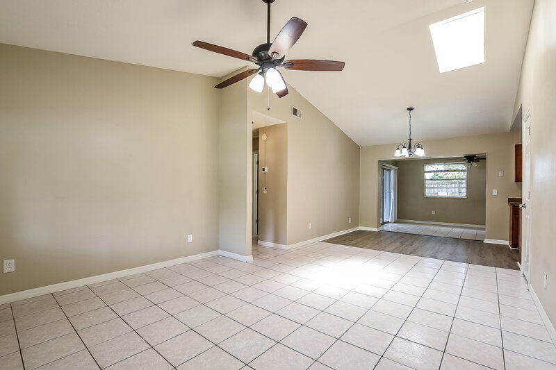 2,210/Mo, 724 Iowa Woods Cir E Orlando, FL 32824 Living Room View 2