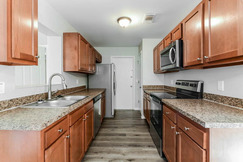 2,225/Mo, 724 Iowa Woods Cir E Orlando, FL 32824 Kitchen View