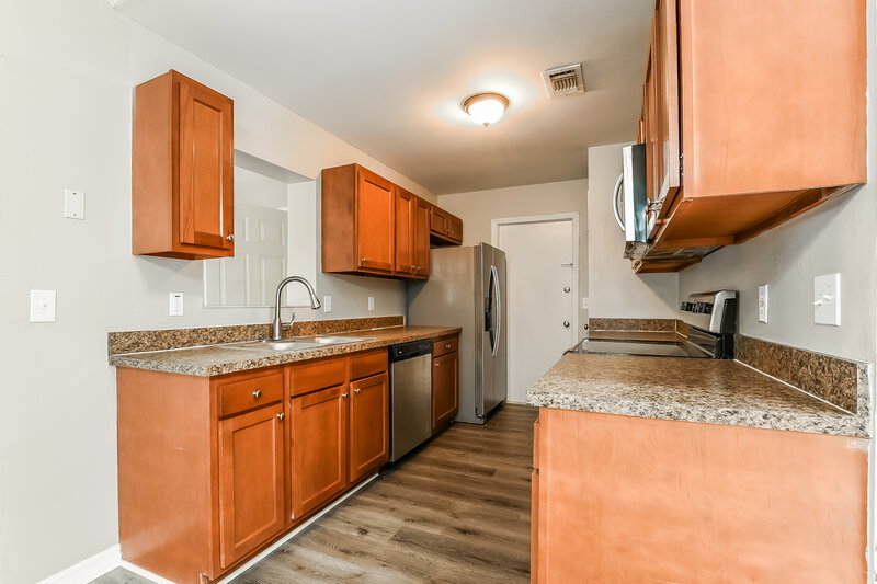 2,210/Mo, 724 Iowa Woods Cir E Orlando, FL 32824 Kitchen View