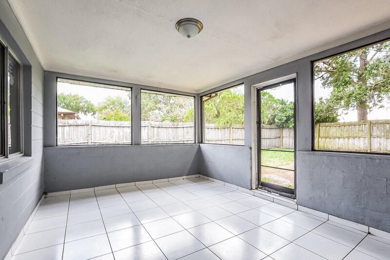 2,210/Mo, 724 Iowa Woods Cir E Orlando, FL 32824 Sun Room View