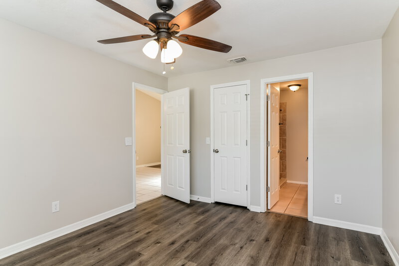 2,225/Mo, 724 Iowa Woods Cir E Orlando, FL 32824 Main Bedroom View