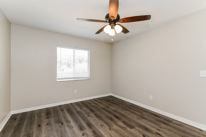 2,225/Mo, 724 Iowa Woods Cir E Orlando, FL 32824 Main Bedroom View 2