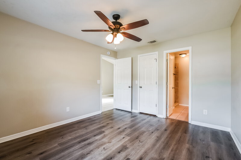 2,210/Mo, 724 Iowa Woods Cir E Orlando, FL 32824 Main Bedroom View 2