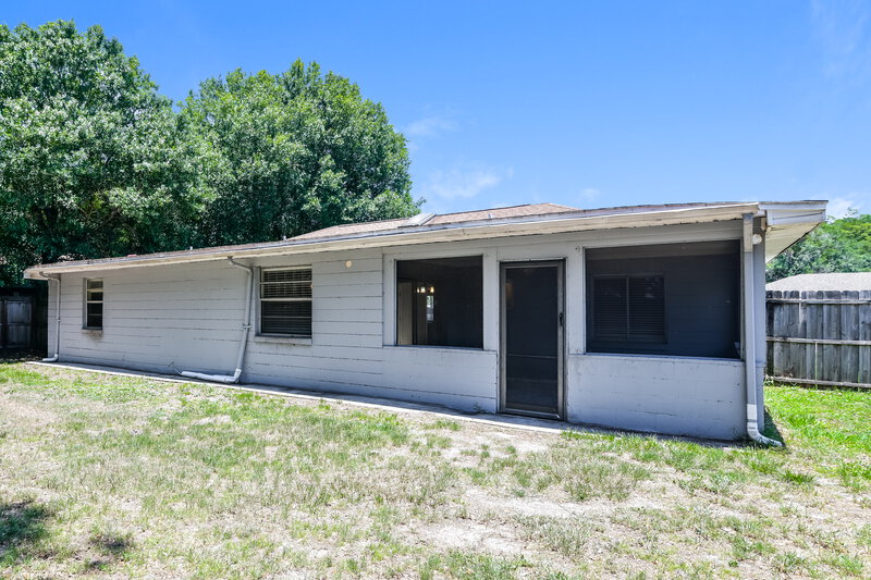 2,225/Mo, 724 Iowa Woods Cir E Orlando, FL 32824 Rear View