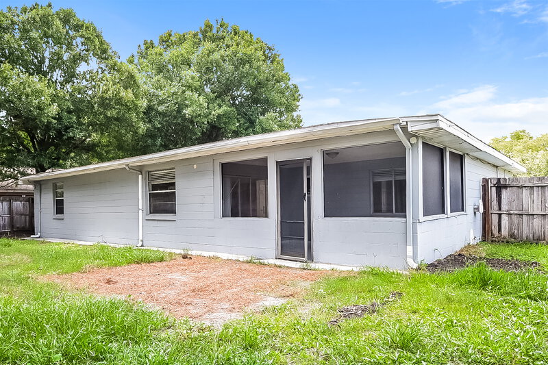 2,210/Mo, 724 Iowa Woods Cir E Orlando, FL 32824 Rear View