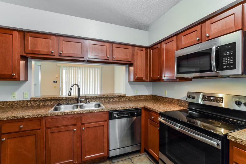 1,970/Mo, 211 Kingshill Court SE Winter Haven, FL 33884 Kitchen View