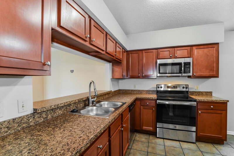 1,970/Mo, 211 Kingshill Court SE Winter Haven, FL 33884 Kitchen View 2