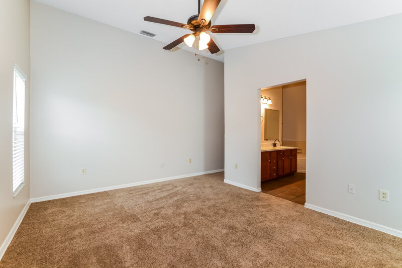 1,970/Mo, 211 Kingshill Court SE Winter Haven, FL 33884 Main Bedroom View