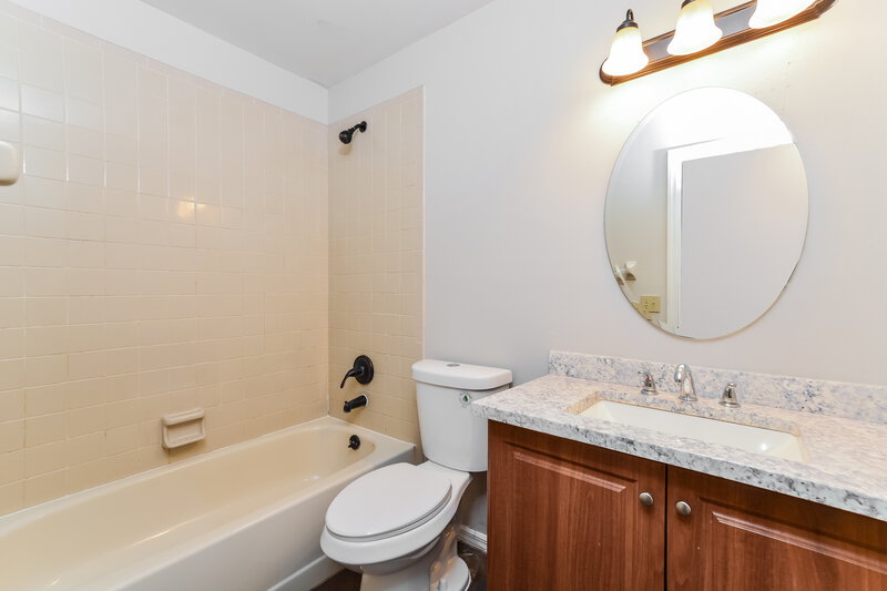 1,970/Mo, 211 Kingshill Court SE Winter Haven, FL 33884 Bathroom View