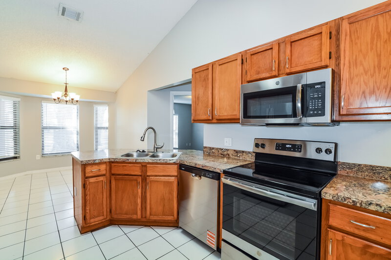 2,195/Mo, 2929 Mill Run Boulevard Kissimmee, FL 34744 Kitchen View 2