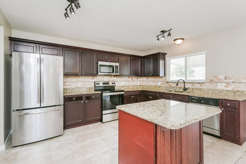2,475/Mo, 4705 Willoughby St Kissimmee, FL 34758 Kitchen View