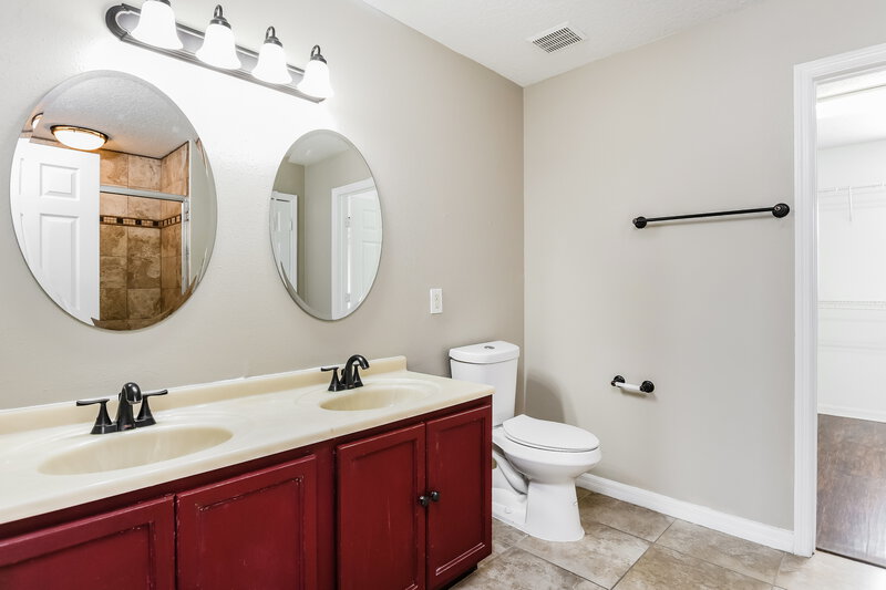 2,475/Mo, 4705 Willoughby St Kissimmee, FL 34758 Main Bathroom View