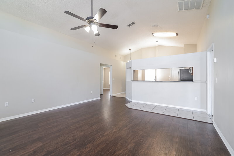 2,185/Mo, 931 Rivecon Ave Orlando, FL 32825 Living Room View 2
