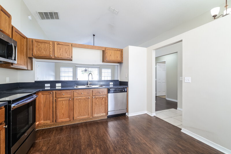 2,185/Mo, 931 Rivecon Ave Orlando, FL 32825 Kitchen View 2