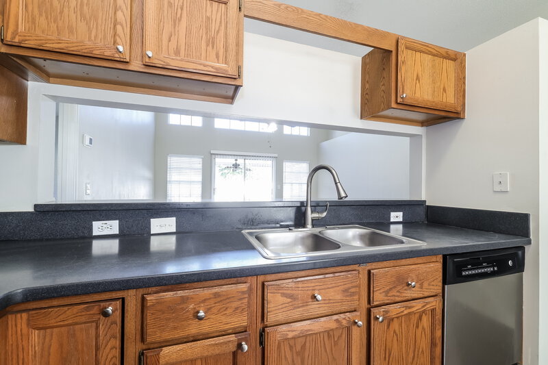 2,185/Mo, 931 Rivecon Ave Orlando, FL 32825 Kitchen View 3