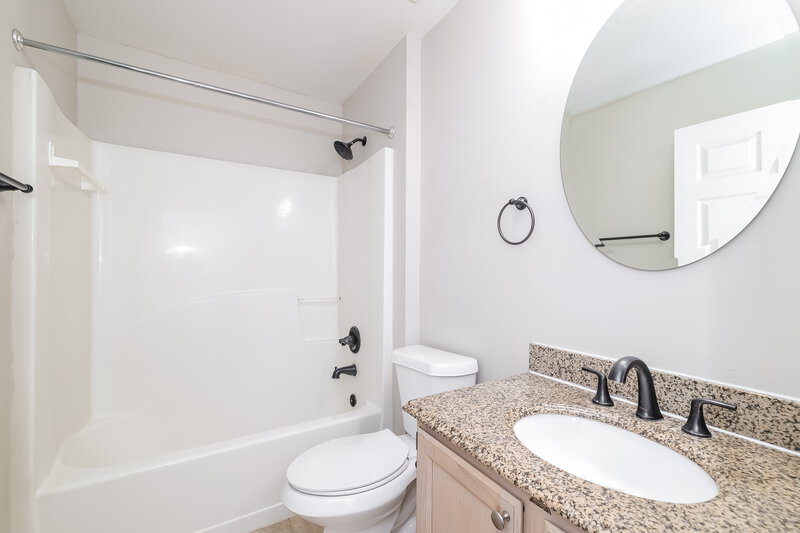 2,185/Mo, 931 Rivecon Ave Orlando, FL 32825 Bathroom View