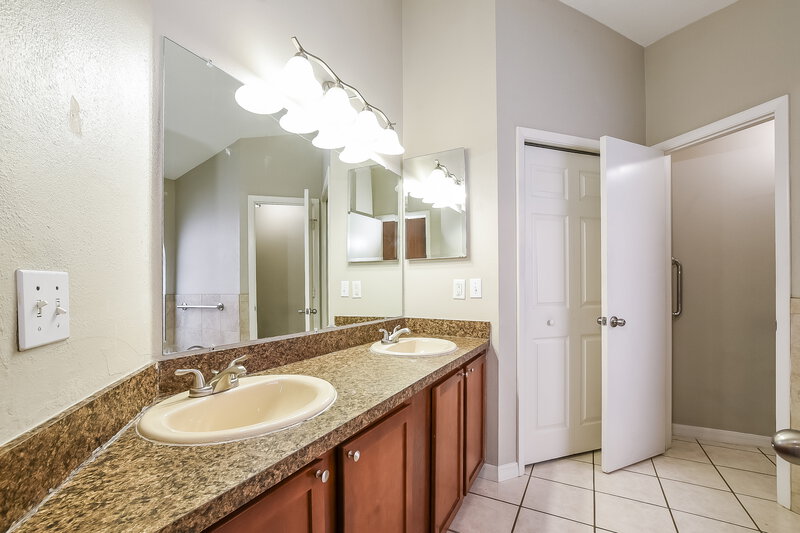 2,095/Mo, 593 Brightview Drive Lake Mary, FL 32746 Main Bathroom View