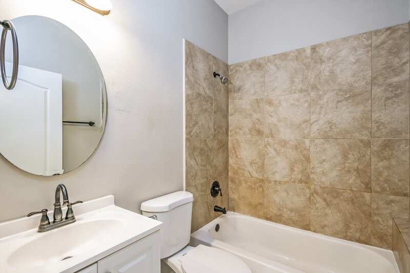 1,950/Mo, 112 Glenwood Boulevard Davenport, FL 33897 Bathroom View