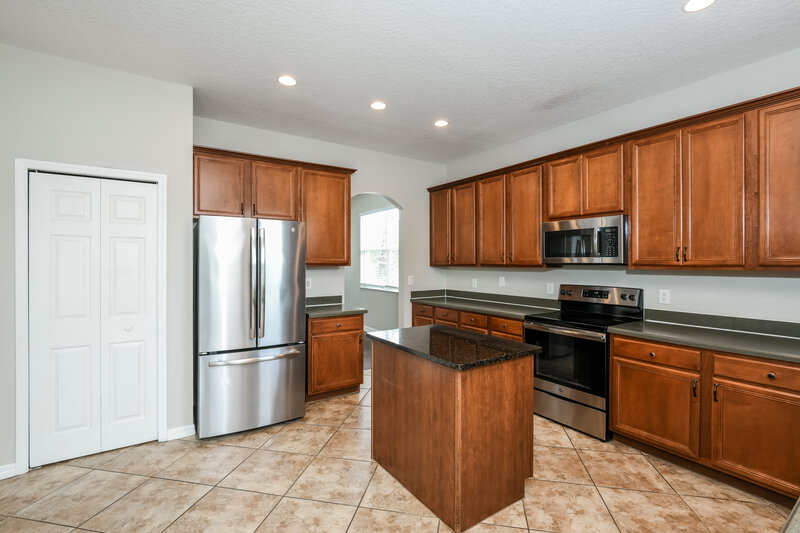2,175/Mo, 2649 Eagle Canyon Dr N Kissimmee, FL 34746 Kitchen View 2