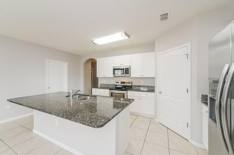 2,400/Mo, 1883 Green Dragon Drive Saint Cloud, FL 34771 Kitchen View