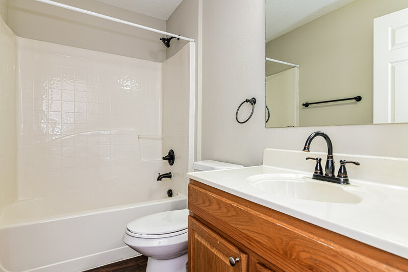 1,900/Mo, 308 Flint Street Haines City, FL 33844 Bathroom View