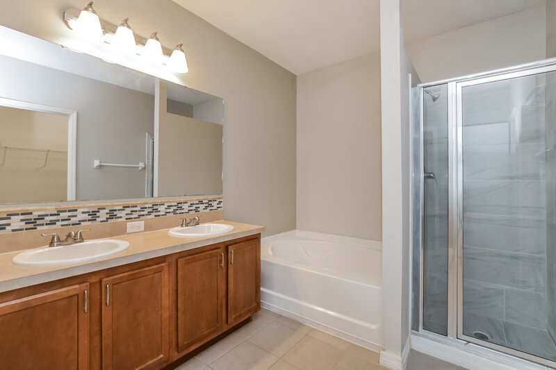 2,230/Mo, 4921 Windbourne Way Saint Cloud, FL 34772 Main Bathroom View