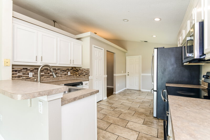 2,070/Mo, 1129 Pinedale Drive Davenport, FL 33897 Kitchen View