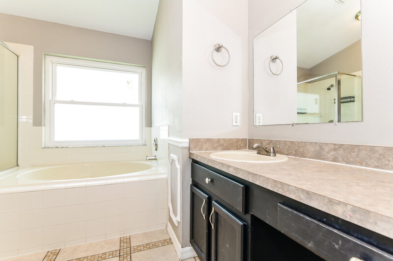 2,070/Mo, 1129 Pinedale Drive Davenport, FL 33897 Main Bathroom View