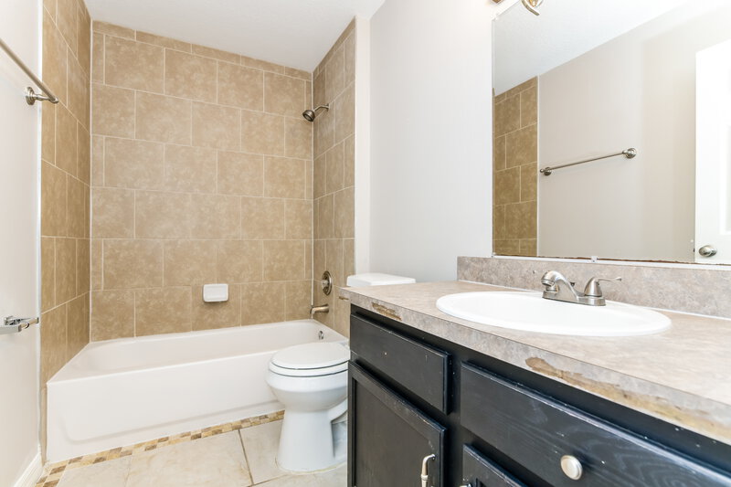 2,070/Mo, 1129 Pinedale Drive Davenport, FL 33897 Bathroom View