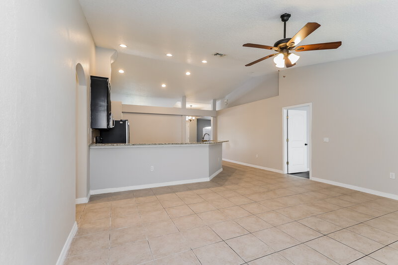 2,250/Mo, 2117 The Oaks Boulevard Kissimmee, FL 34746 Living Room View 2