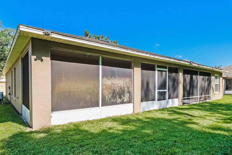 2,250/Mo, 2117 The Oaks Boulevard Kissimmee, FL 34746 Rear View