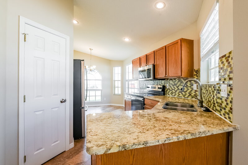 2,090/Mo, 165 Burnsed Place Oviedo, FL 32765 Kitchen View 2