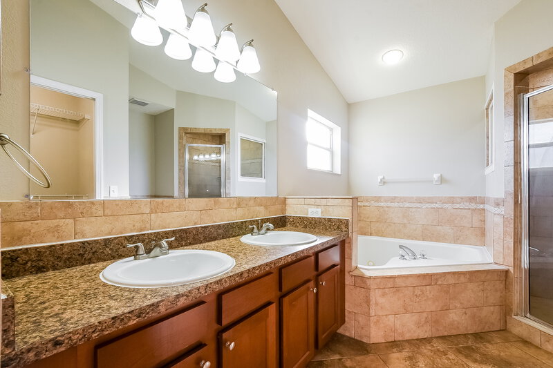 2,090/Mo, 165 Burnsed Place Oviedo, FL 32765 Main Bathroom View