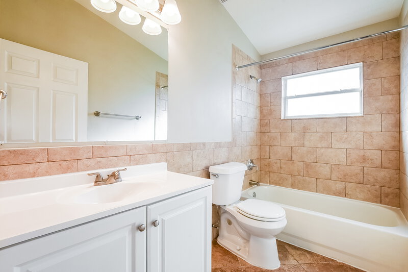 2,090/Mo, 165 Burnsed Place Oviedo, FL 32765 Bathroom View